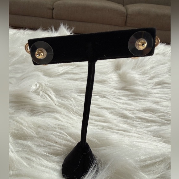 Elegant Gold Bow Earrings with Pearls - Picture 3 of 3